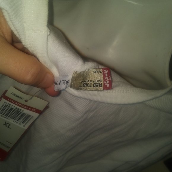 MENS     Levi's white tee - Picture 5 of 8